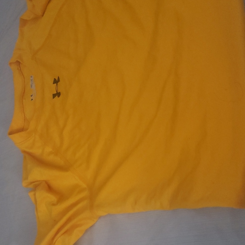 Under armour gold/mustard size med youth, no stains or wear.